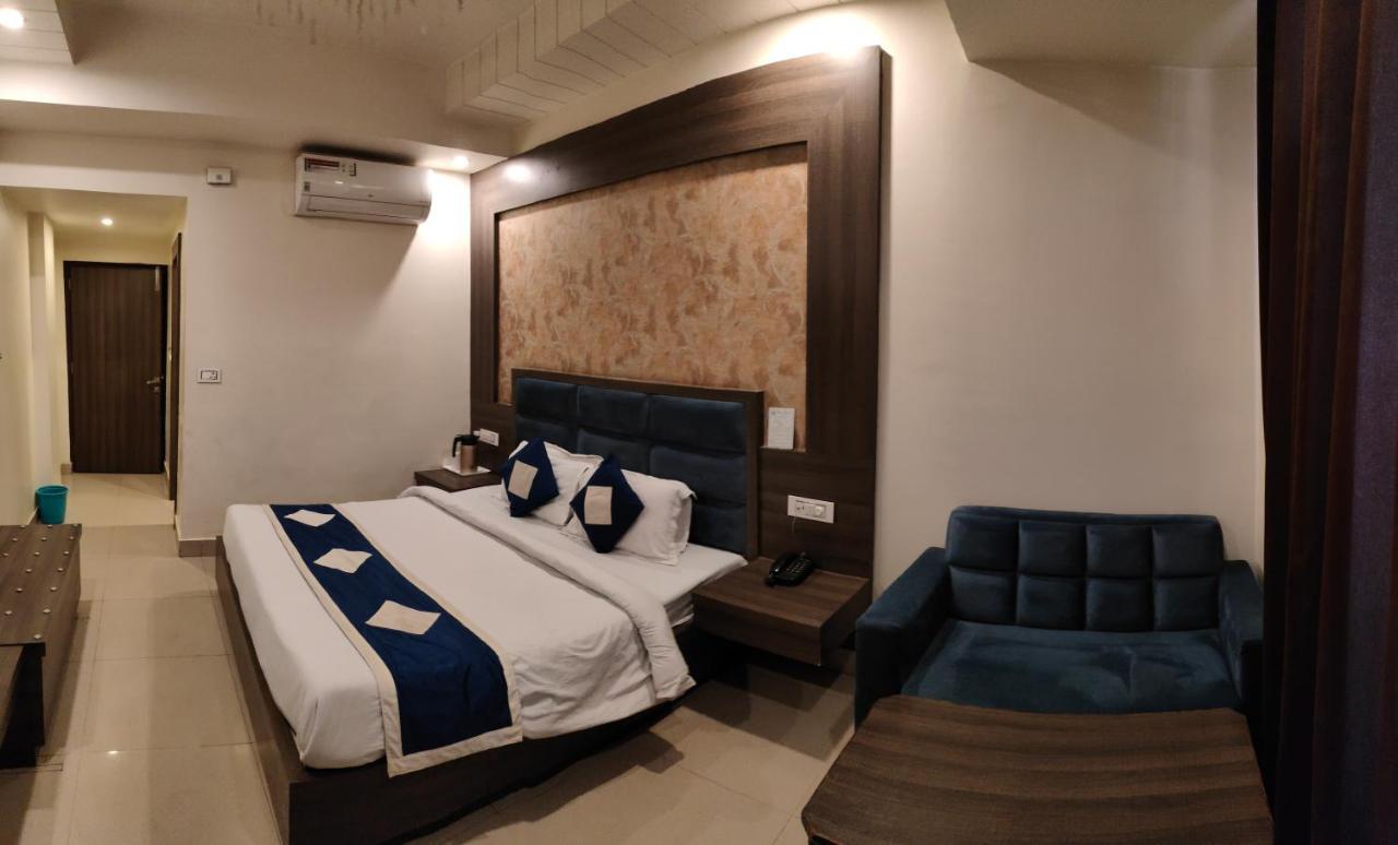 Hotel Krishna Katra  Ngoại thất bức ảnh